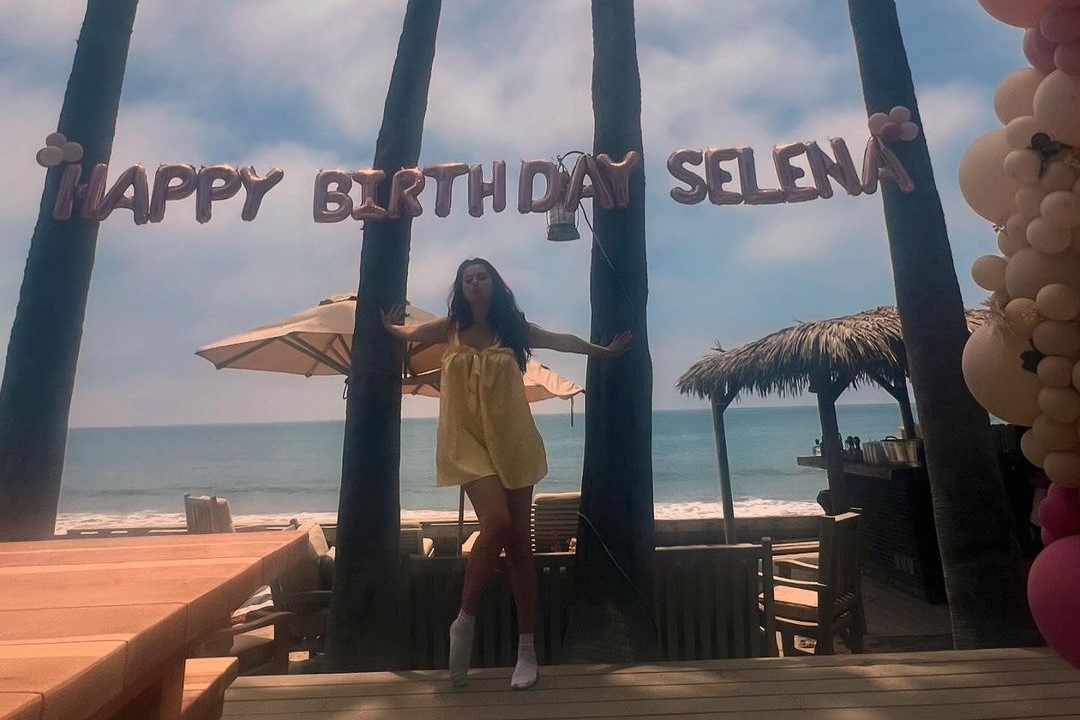 Selena Gomez celebrates her 32nd birthday with her boyfriend, Benny Blanco.